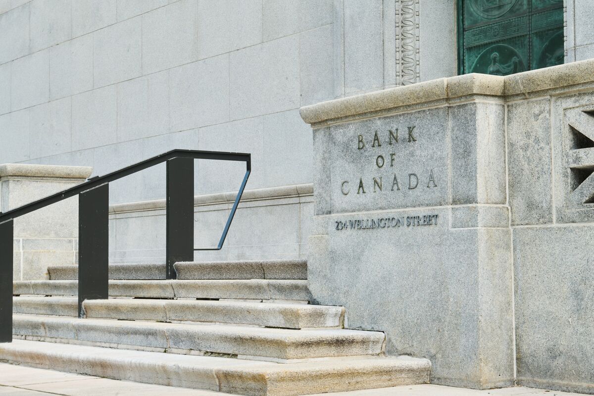 Bank of Canada Says Immigration Curbs Long-Term Inflation