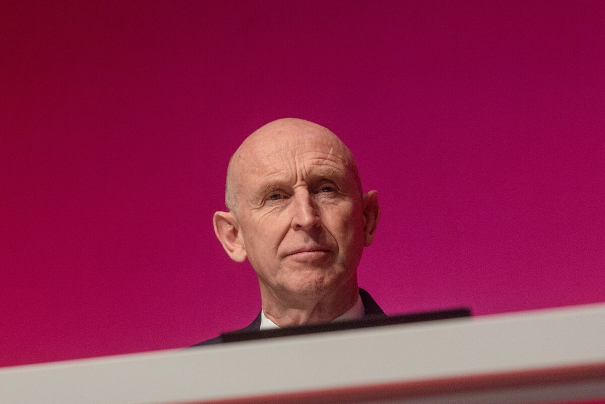 UK’s Healey Says Bank Capital Rules Must Be Globally Competitive