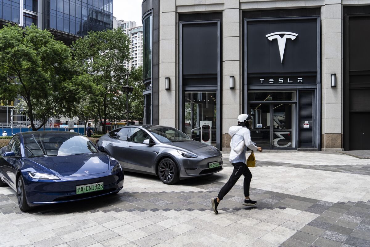 Elon Musk’s Politics May Hurt Tesla Sales, China Car Group Says