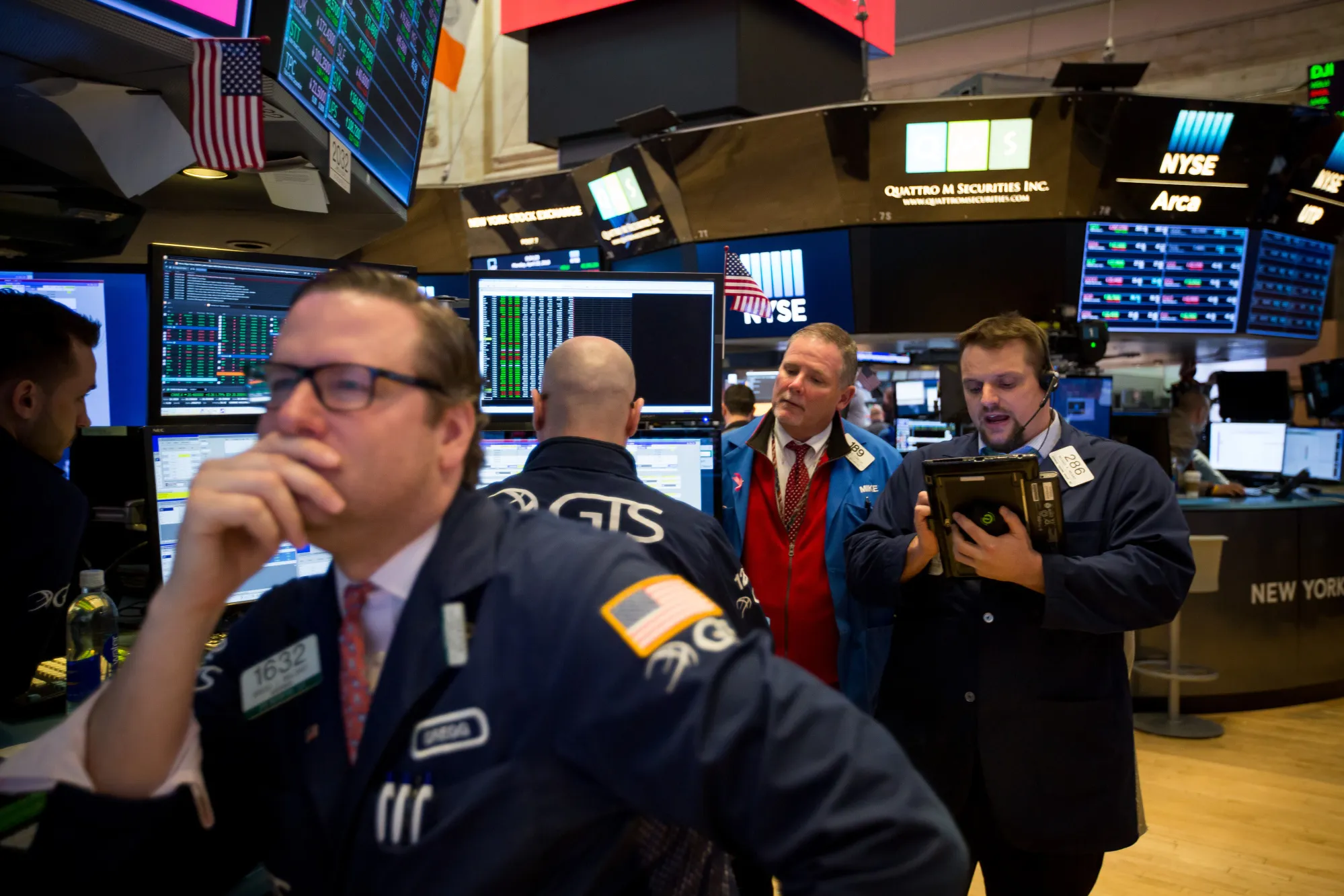 米国市況】国債が大幅安、パウエル議長発言重し－株も下げる - Bloomberg