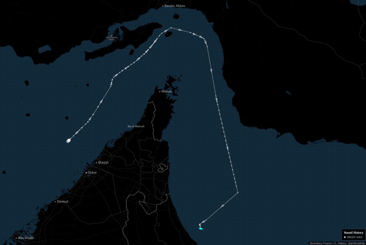 Chinese-Owned Tanker Transits Hormuz Along Iranian Coastal Route - Bloomberg.com