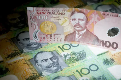 New Zealand and Australian&nbsp;banknotes.