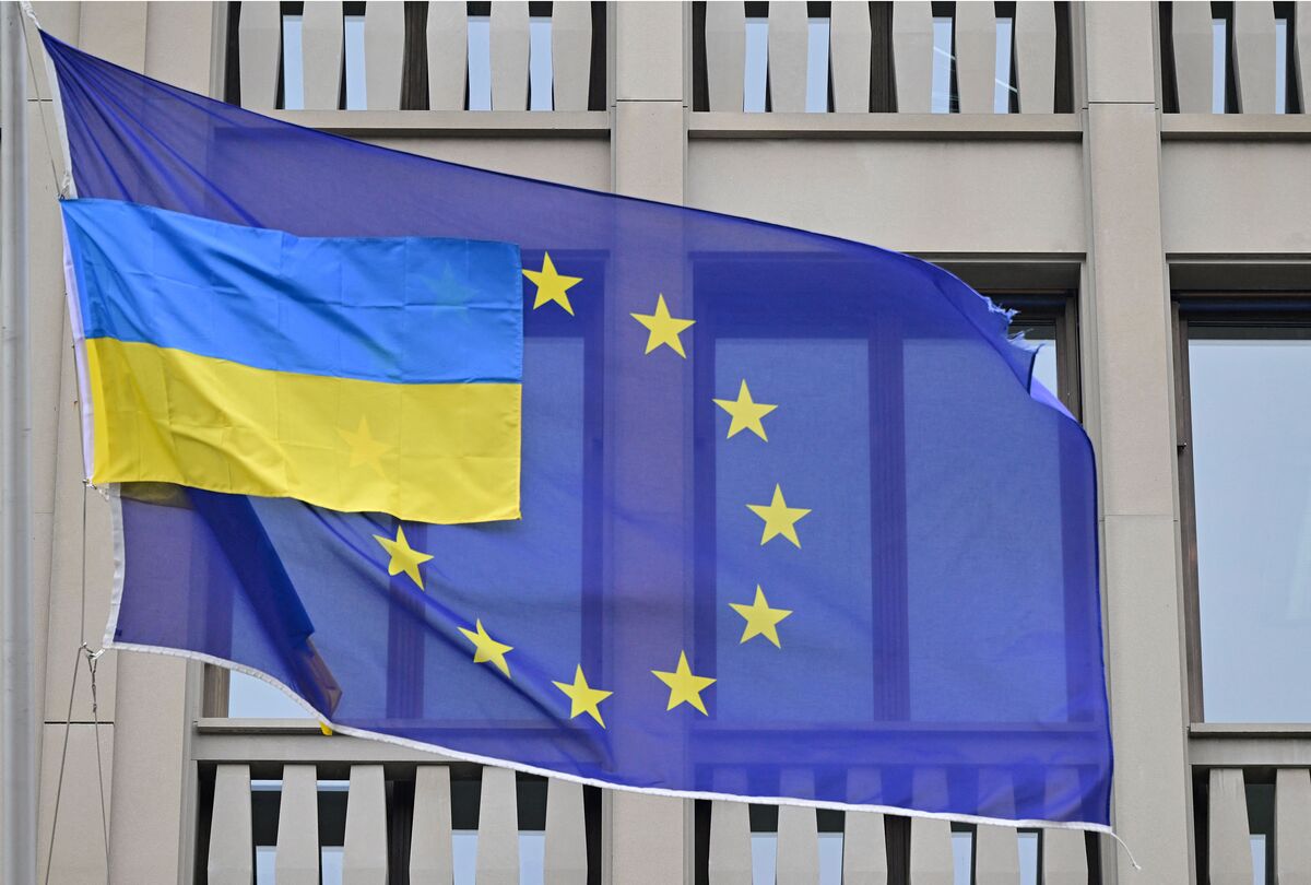 EU Set To Move On Ukraine Membership Bid With Conditions - Bloomberg