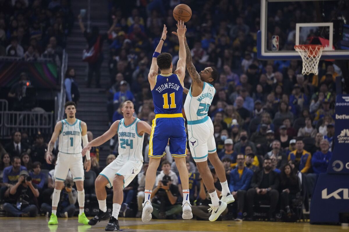 Klay Thompson Scores 29 Leads Warriors Past Hornets 110 105 Bloomberg   1200x800 