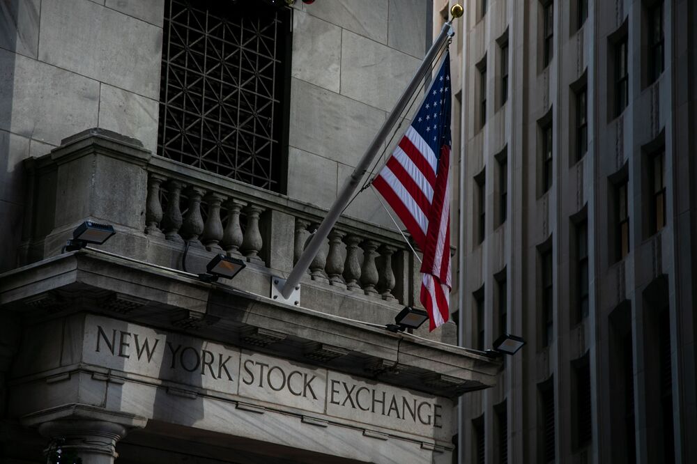 米国市況】株ほぼ横ばい、利下げ幅で見方割れる－円下落し142円