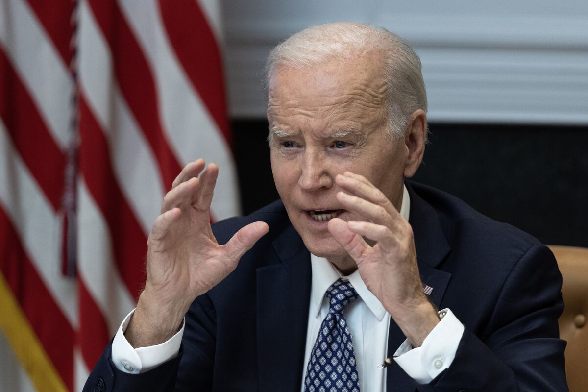 Biden Not Ready Yet to Invoke 14th Amendment to Avoid US Default
