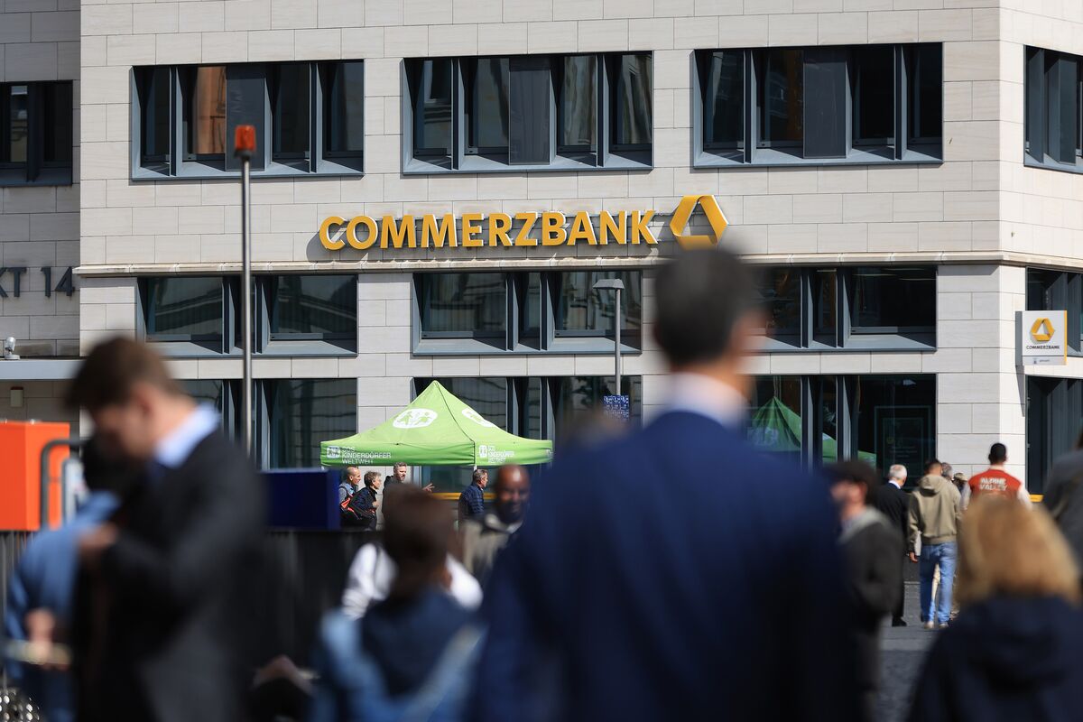 S&P Warns Trade Tensions Could Cut European Bank Profits Up to 30%
