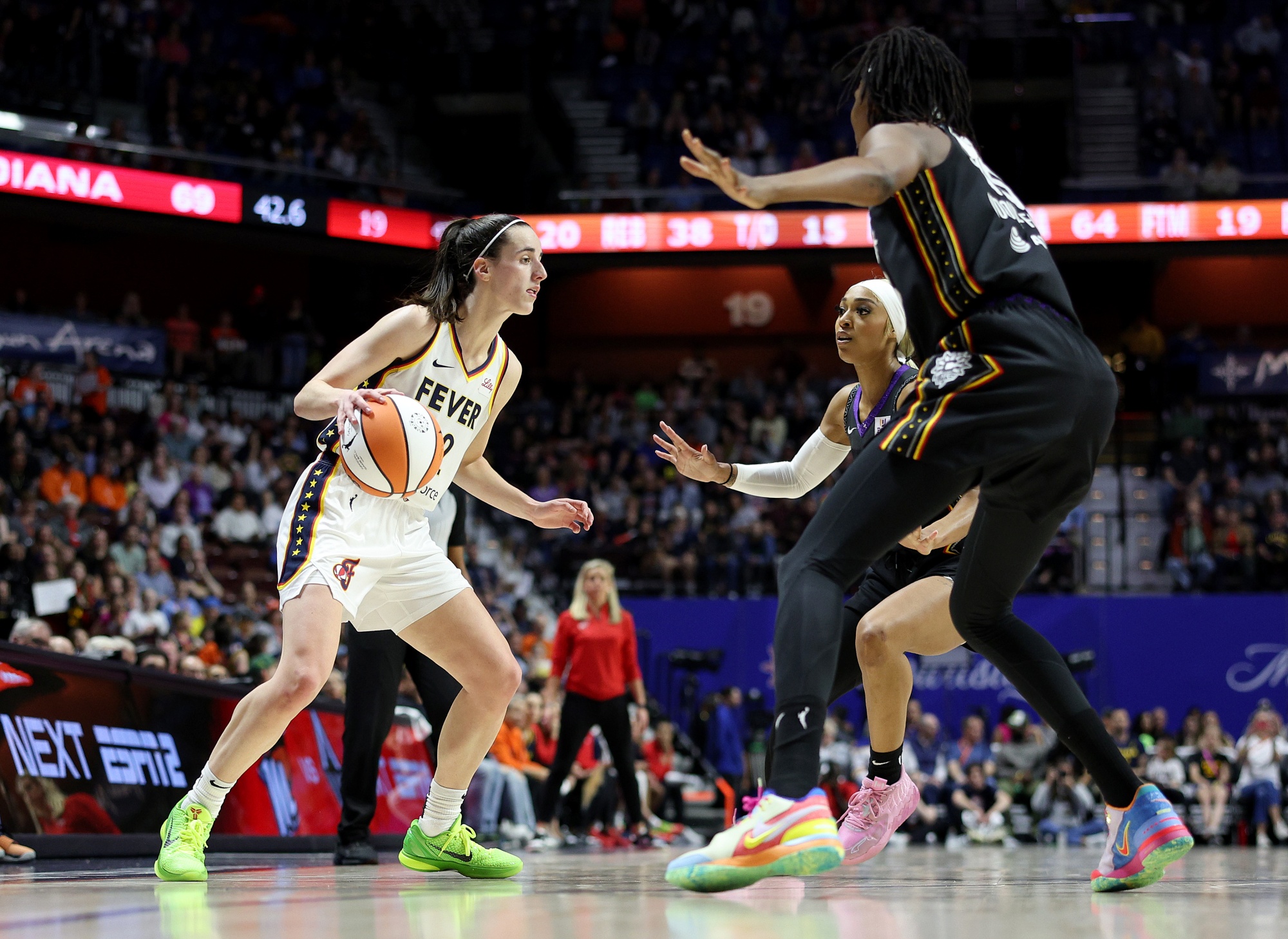 Caitlin Clark of Indiana Fever Draws 2.1 Million Viewers in Regular-Season  Debut - Bloomberg