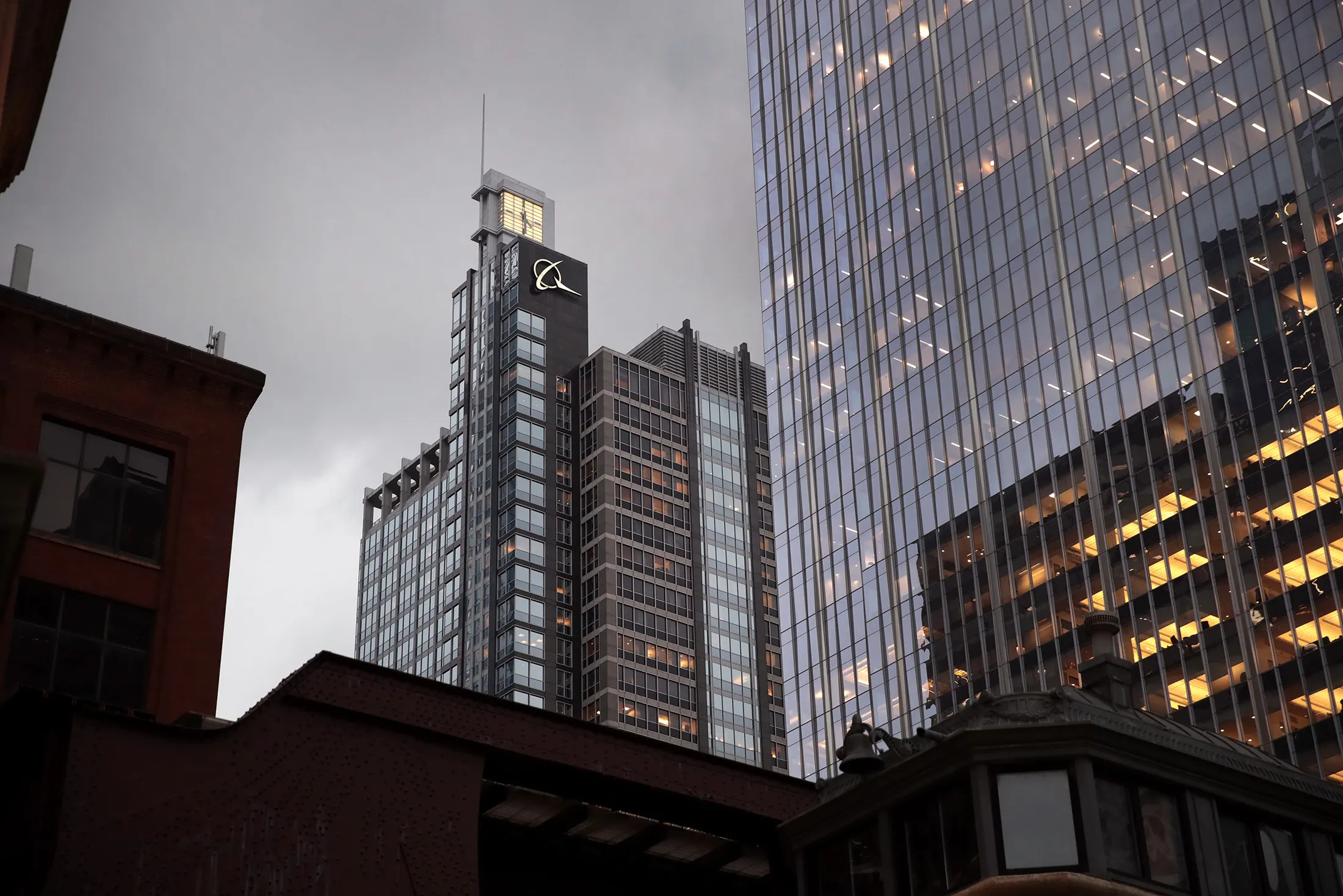 Boeing (BA) to Move Headquarters to D.C. Area From Chicago - Bloomberg