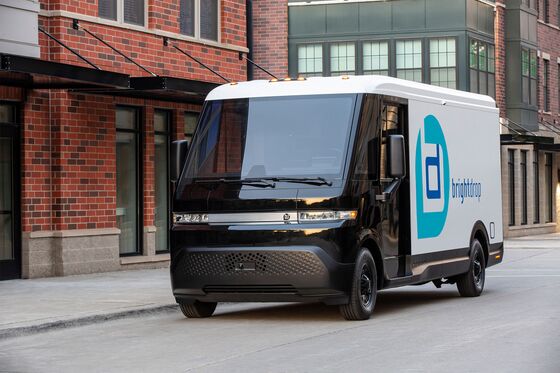 GM Debuts Midsize Electric Delivery Van With Verizon as Customer