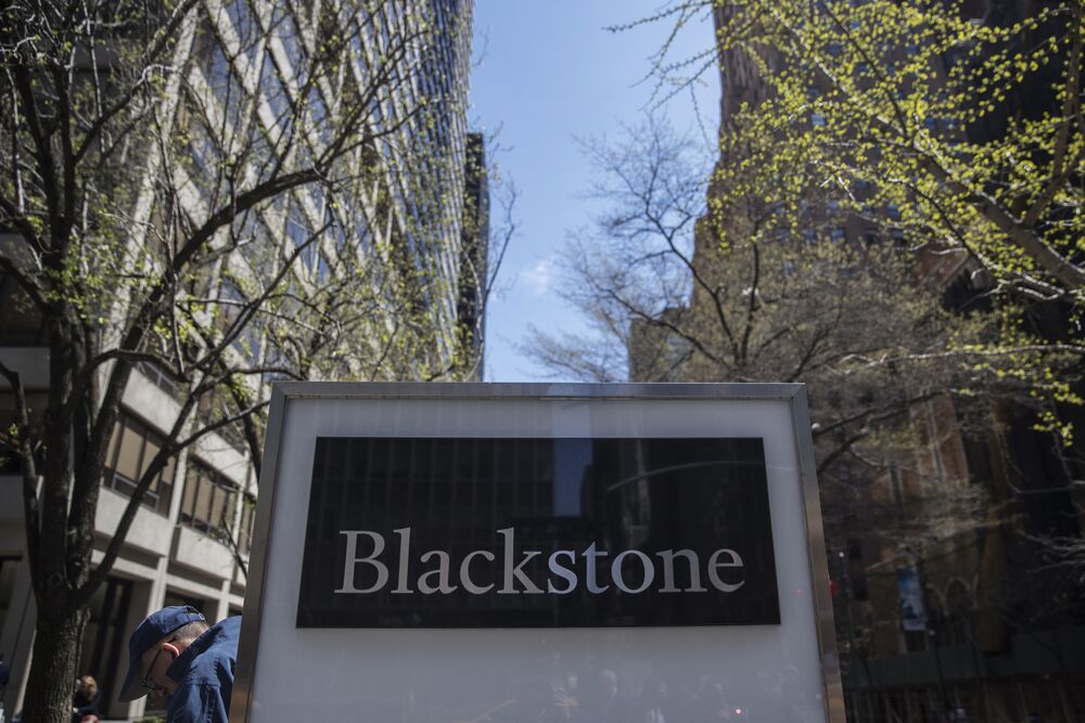 Blackstone Bids $2.38 Billion for Office Tower Fund Investa - Bloomberg