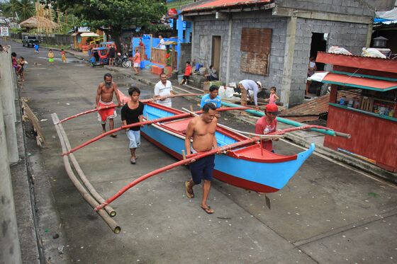 One Dead, Thousands Displaced as Typhoon Hits Philippines