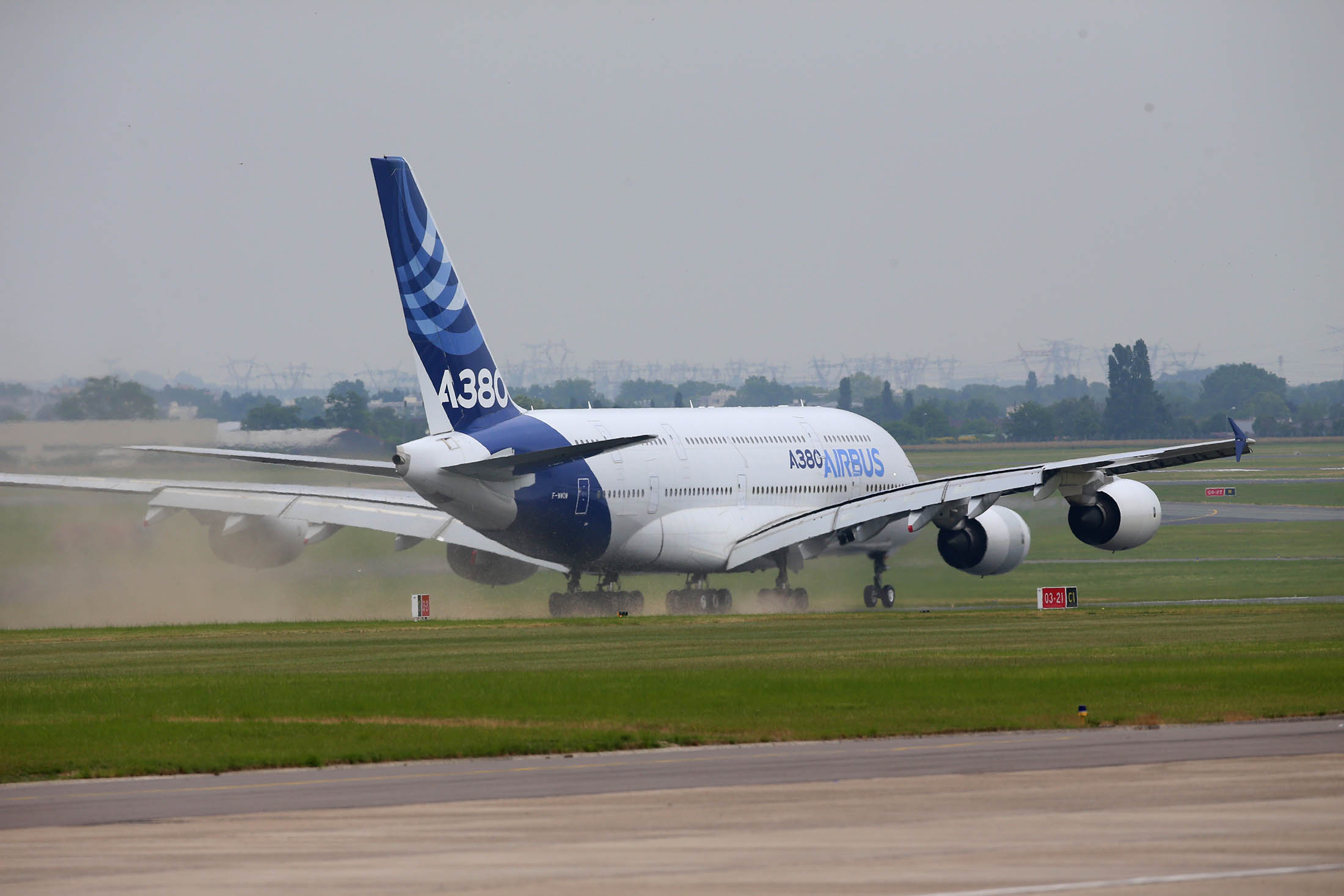 An Airbus SAS A380 aircraft lands after performing a flying display on the opening day of the 51st International Paris Air Show in Paris, France, on Monday, June 15, 2015. The 51st International Paris Air Show is the world's largest aviation and space industry exhibition and takes place at Le Bourget airport June 15 - 21.
