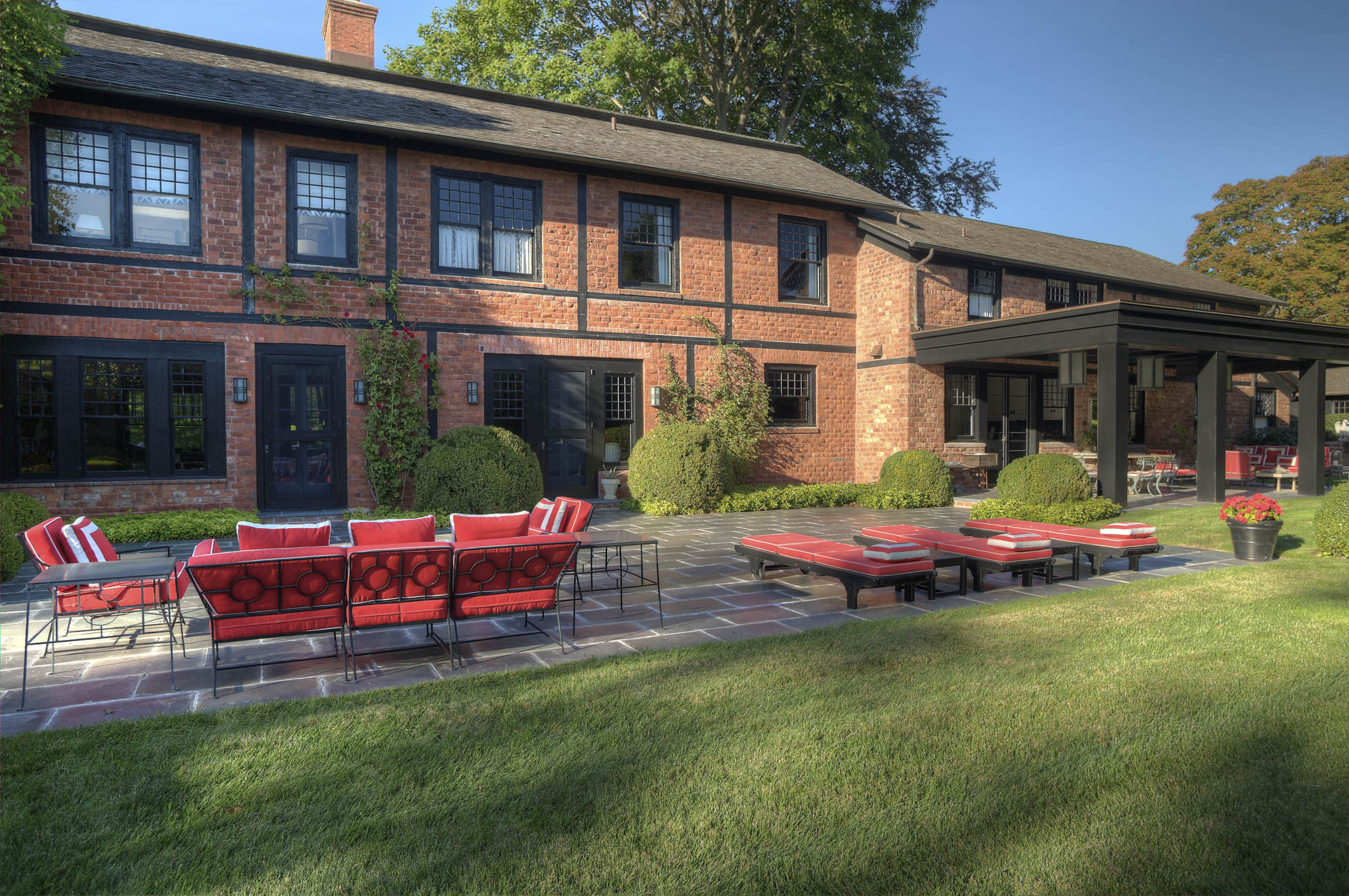 Rich Hamptons Buyers Don't Want MegaMansions Bloomberg