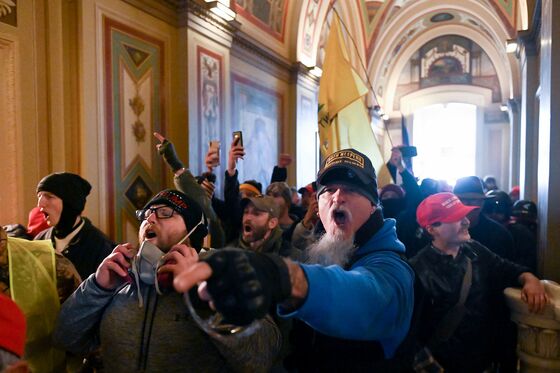 Oath Keeper in Capital Riot Pleads Guilty, Will Cooperate