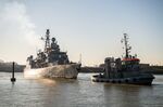 The frigate Augsburg (l) returns from Operation Sophia.