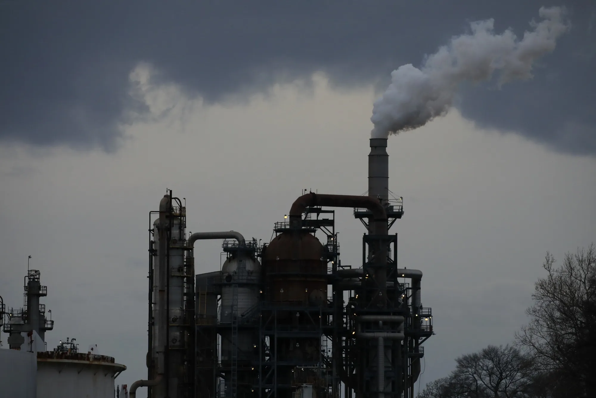 Emissions rise from the Valero Energy Corp. oil refinery in Memphis, Tennessee, U.S., on Wednesday, Feb. 16, 2022.&nbsp;