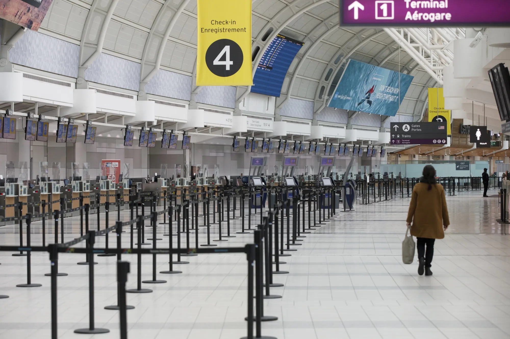 Trudeau Announces Tighter Travel Restrictions, Cancels Flights