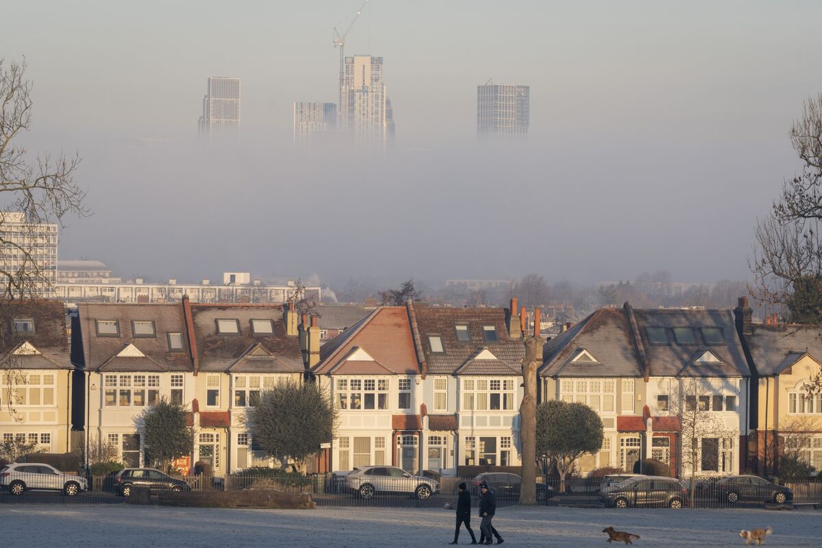 London's Love of Wood-Burning Stoves Sparks a Pollution Debate