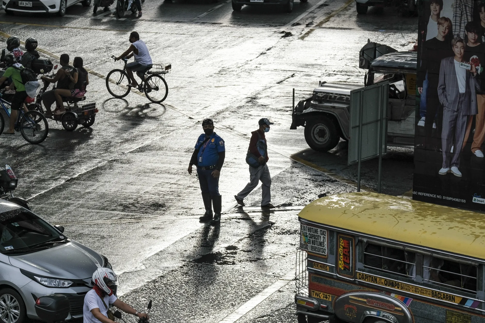 A traffic policeman&nbsp;at an intersection in Manila, the Philippines.