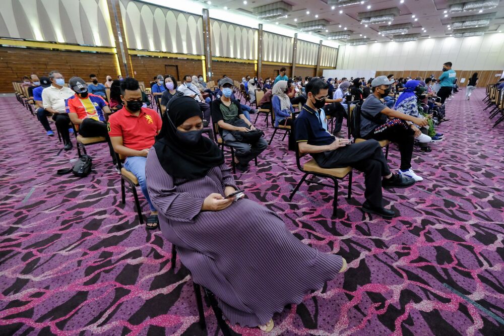 Malaysia To Ease Restrictions For Fully Vaccinated People Bloomberg