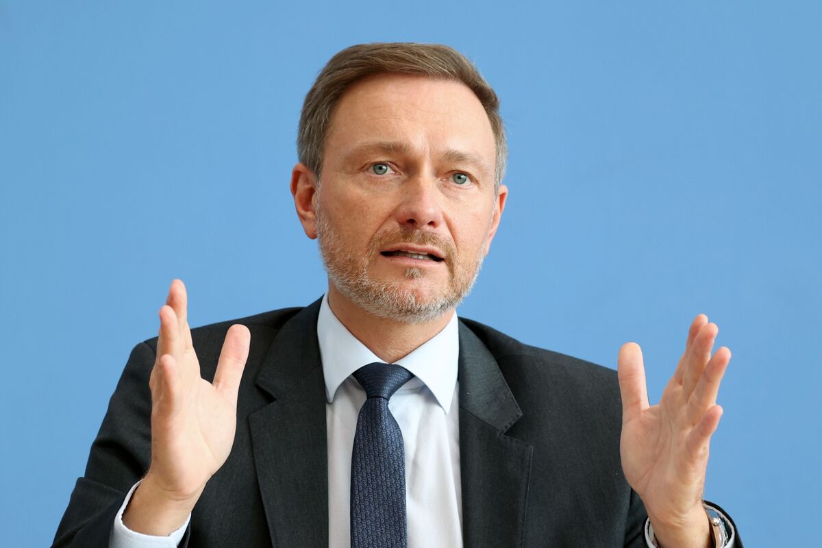 Lindner Wants Gradual German Exit From Expansive Fiscal Policy - Bloomberg