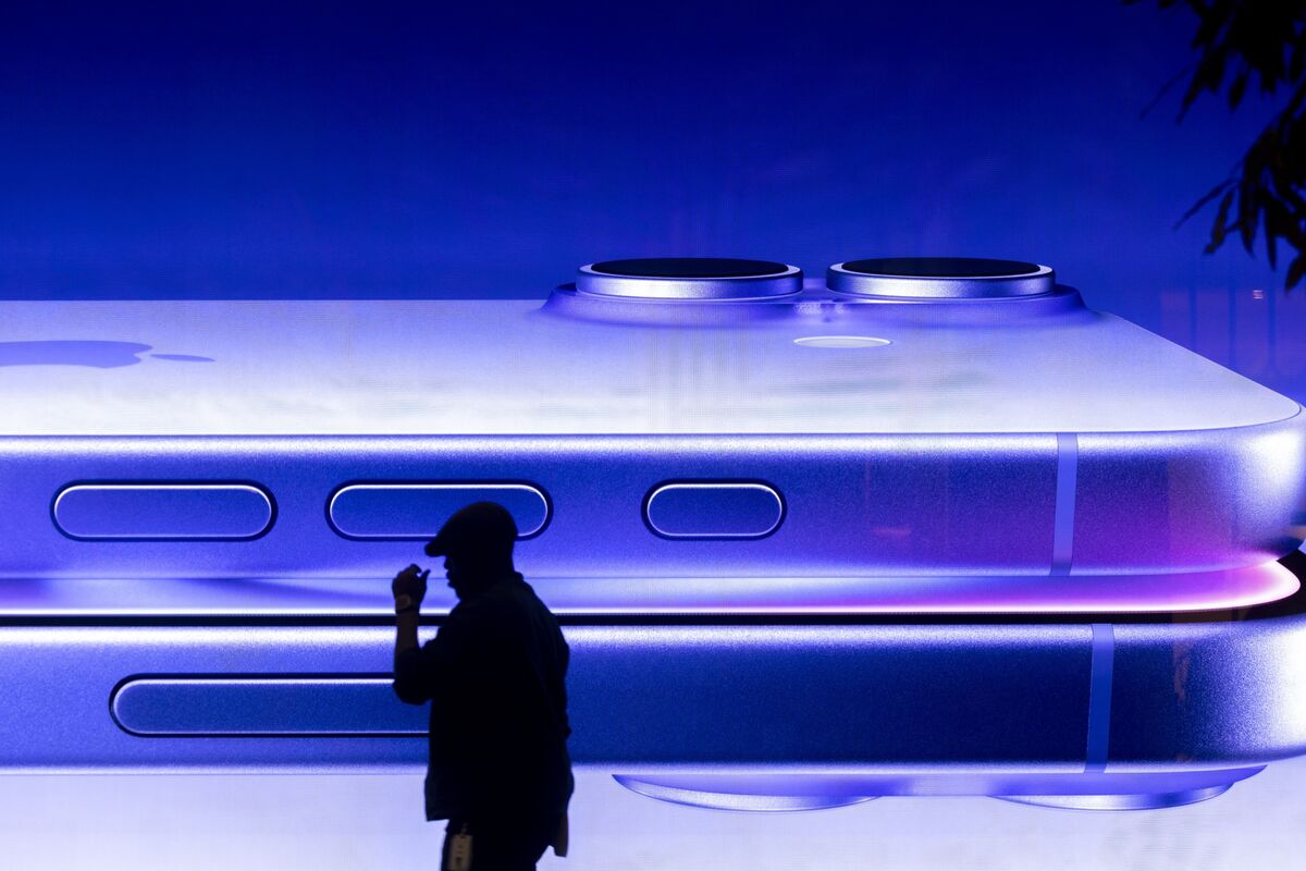 Trump Threatens 25% Tariffs on Apple If iPhones Not US Made