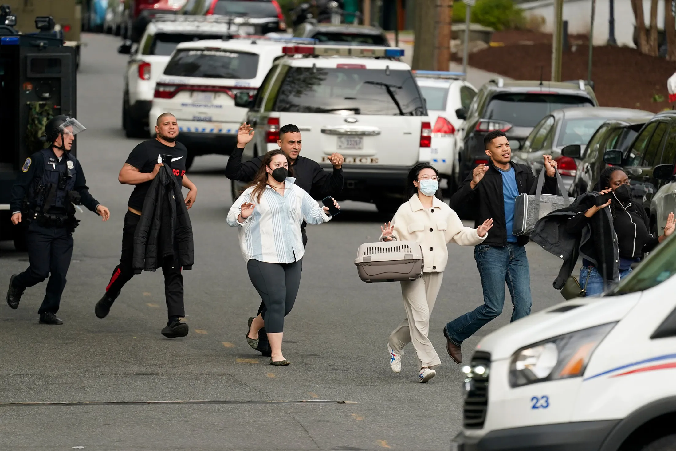 Suspect Is Found Dead After Four People Are Shot in Washington - Bloomberg