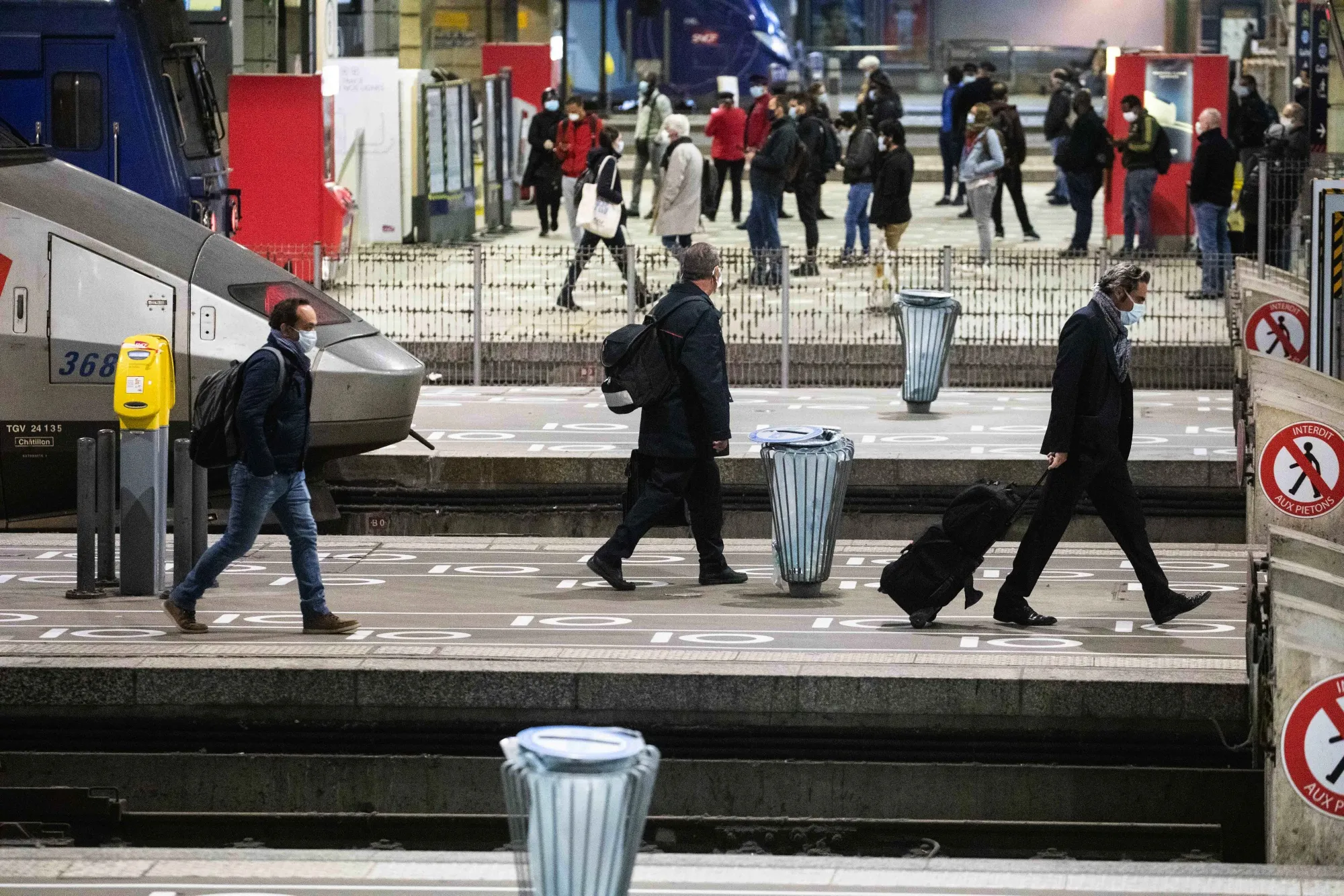 France Tests Face-Mask Recognition Software on Metro Riders 