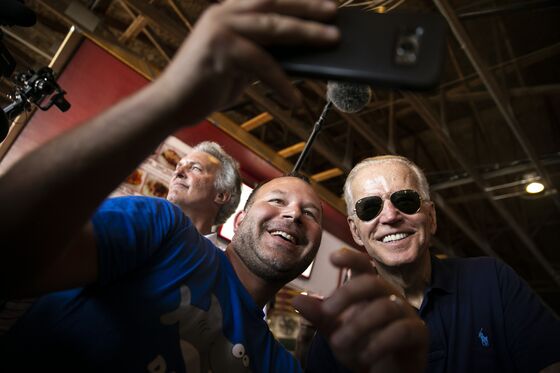 Democrats’ Butter-Cow Selfies Don’t Count Unless They’re Online