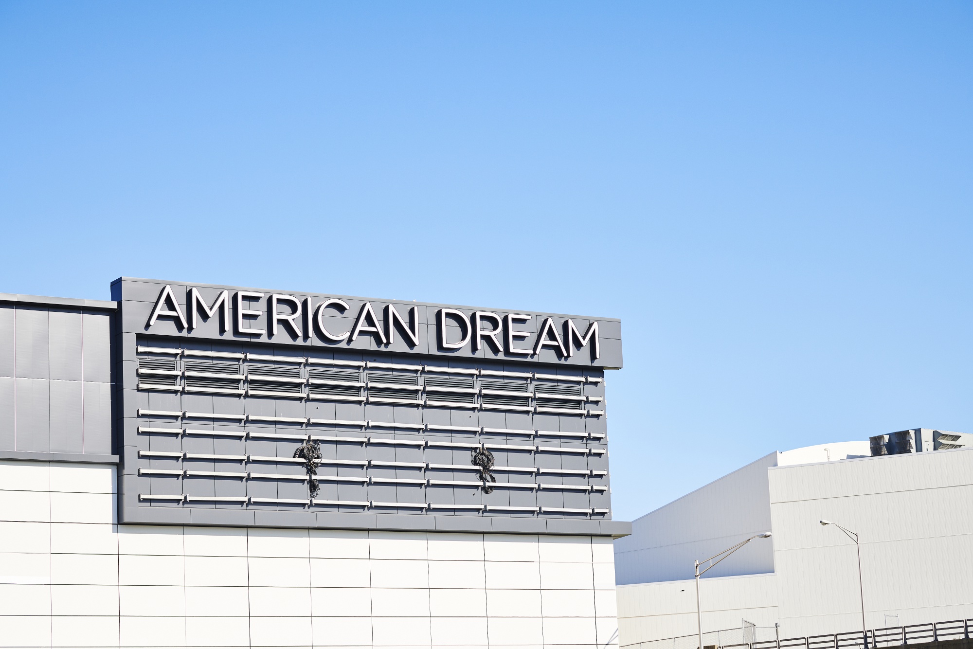 American Dream NJ: Saks Fifth Avenue sign makes debut
