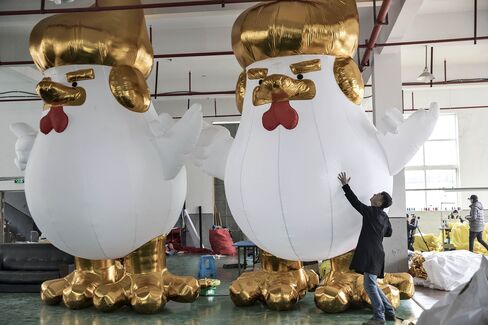 1485996825_trump chicken rooster china 1