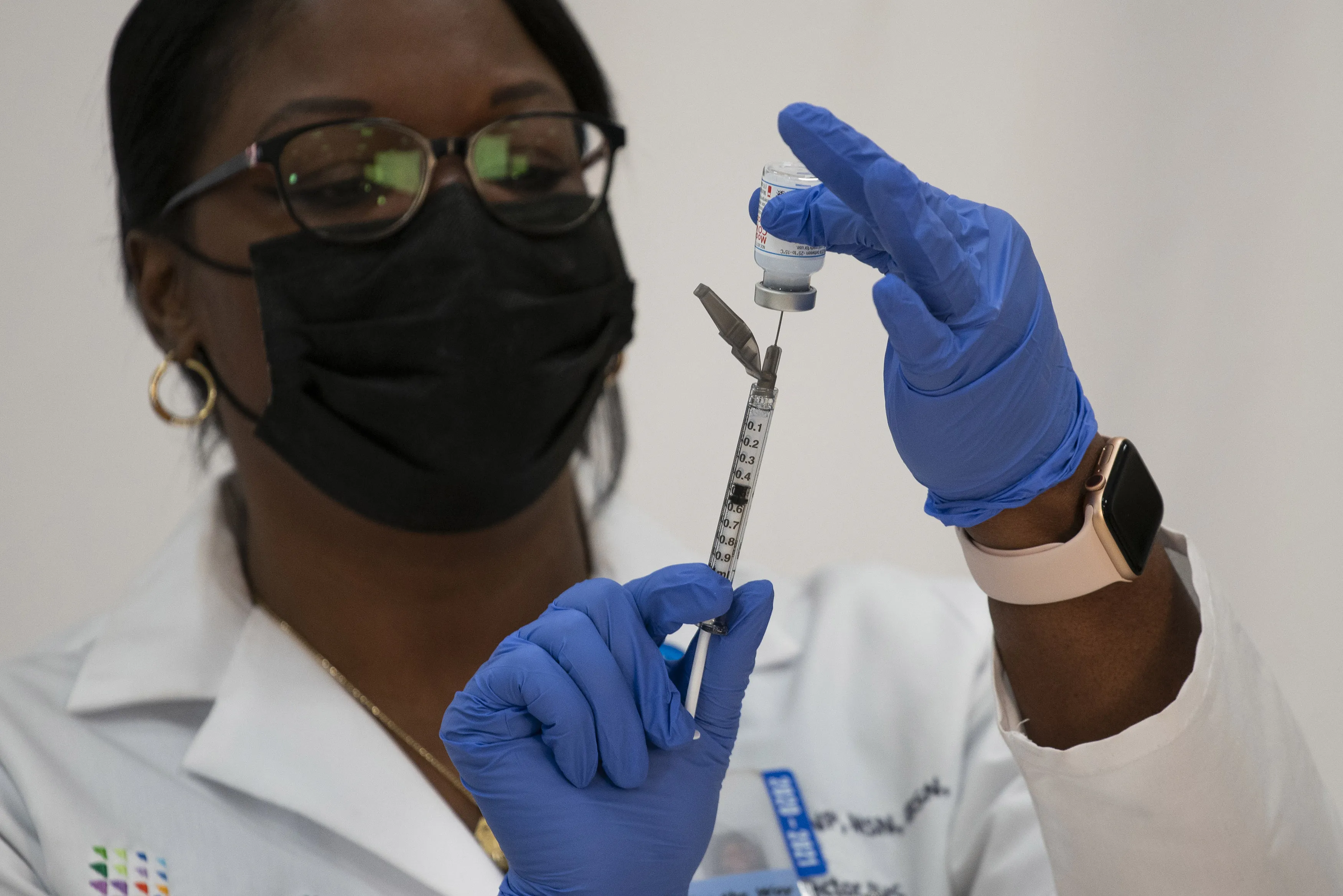 A healthcare worker prepares to administer the Moderna Inc. Covid-19 vaccine at a&nbsp;hospital in Valley Stream, New York, on&nbsp;Dec. 21, 2020.