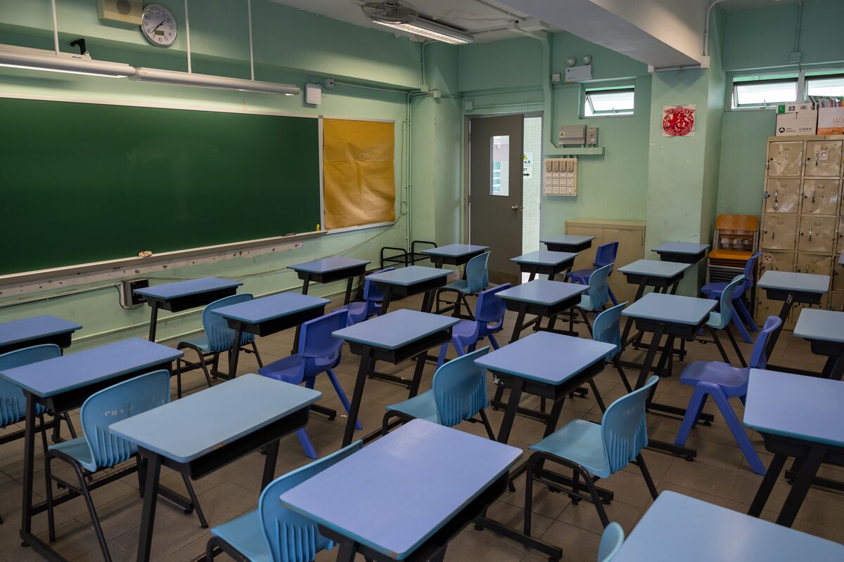 Hong Kong Extends School Closures Until Lunar New Year - Bloomberg