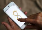 A figure of eight is drawn on the Floodlight app to rate precision of movement.