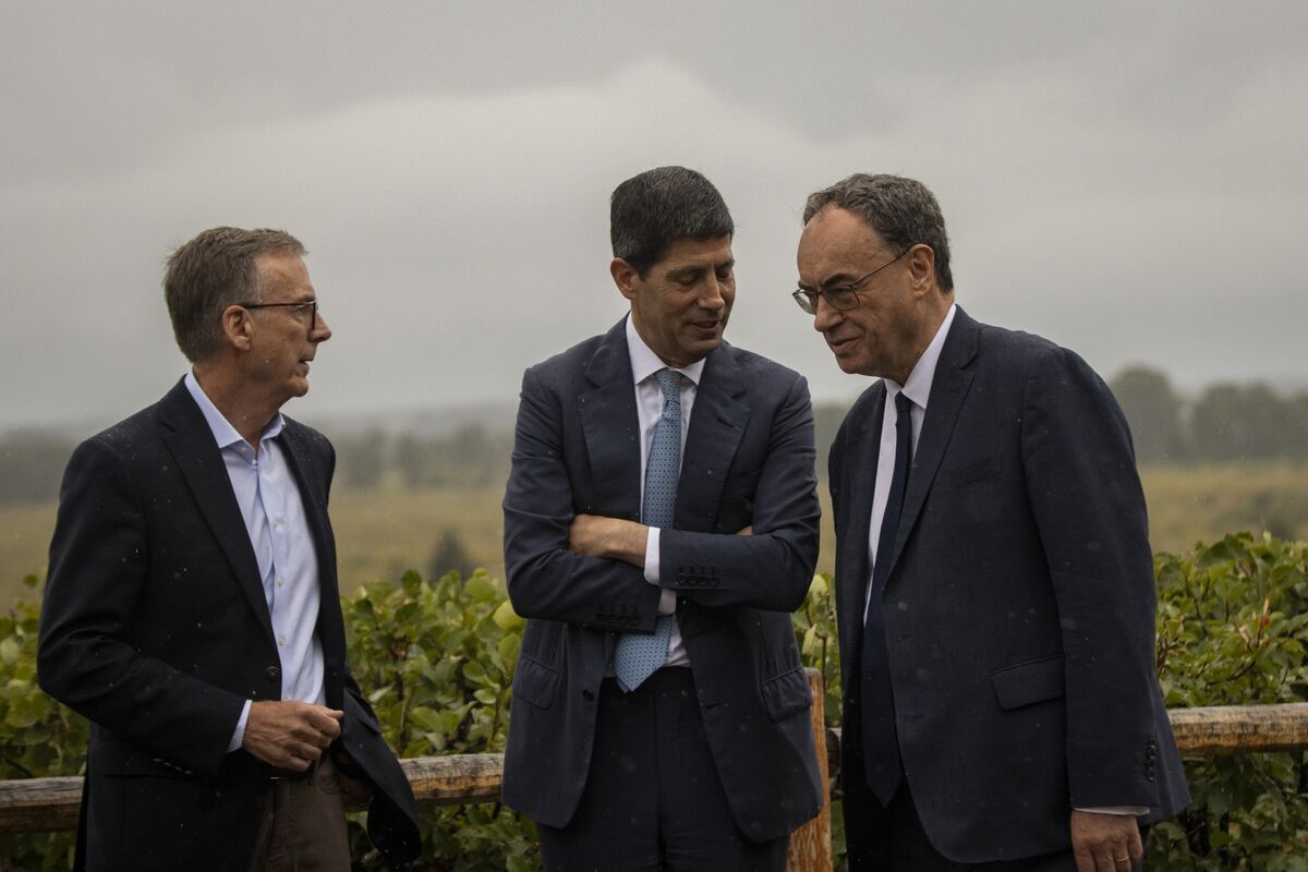 bloomberg.com - Jonathan Levin - This Energy Shock Is Shredding Central Banks' Rates Playbook