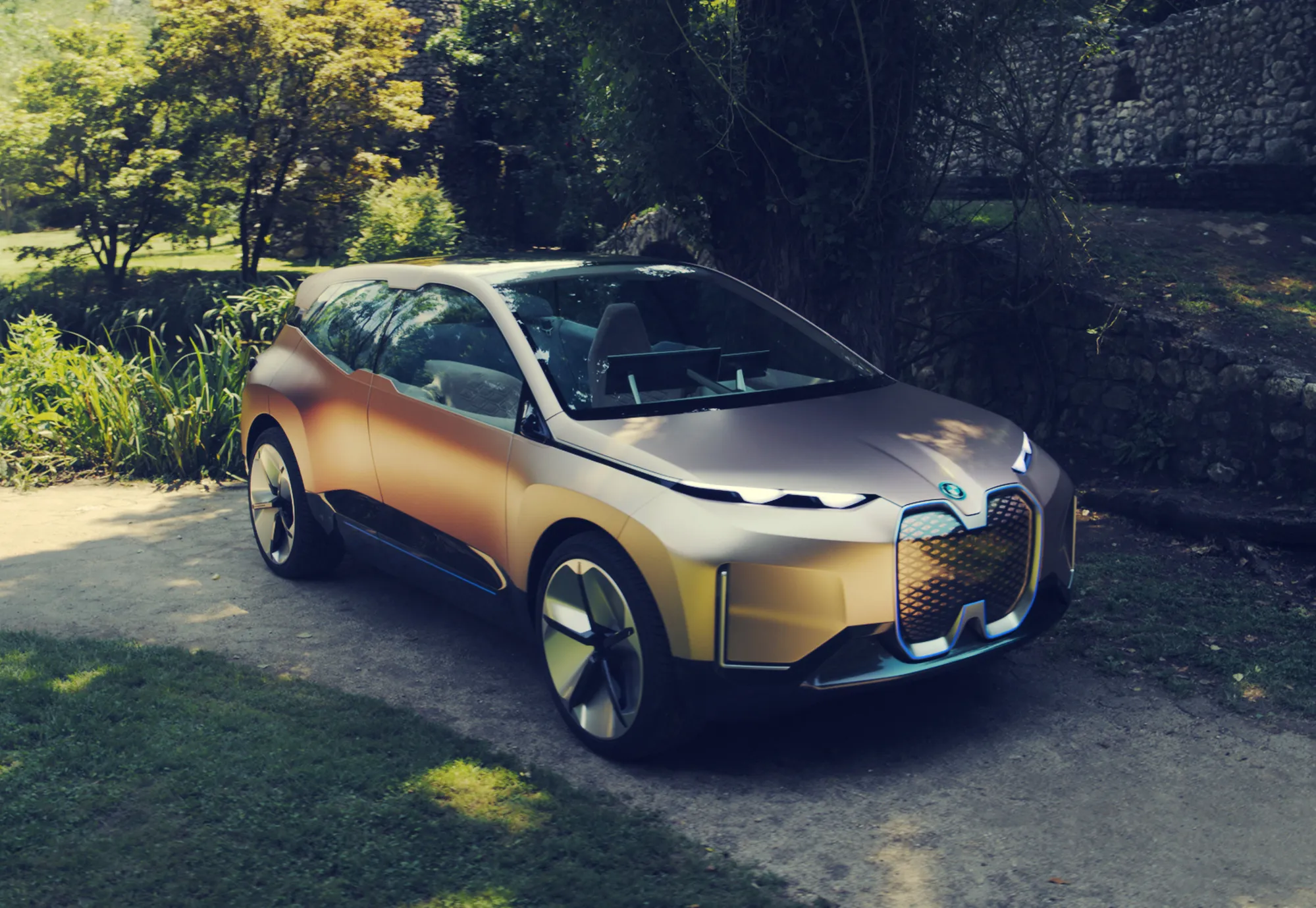 BMW Morphs Electric Flagship From Car to SUV Ahead of 2021 Debut ...