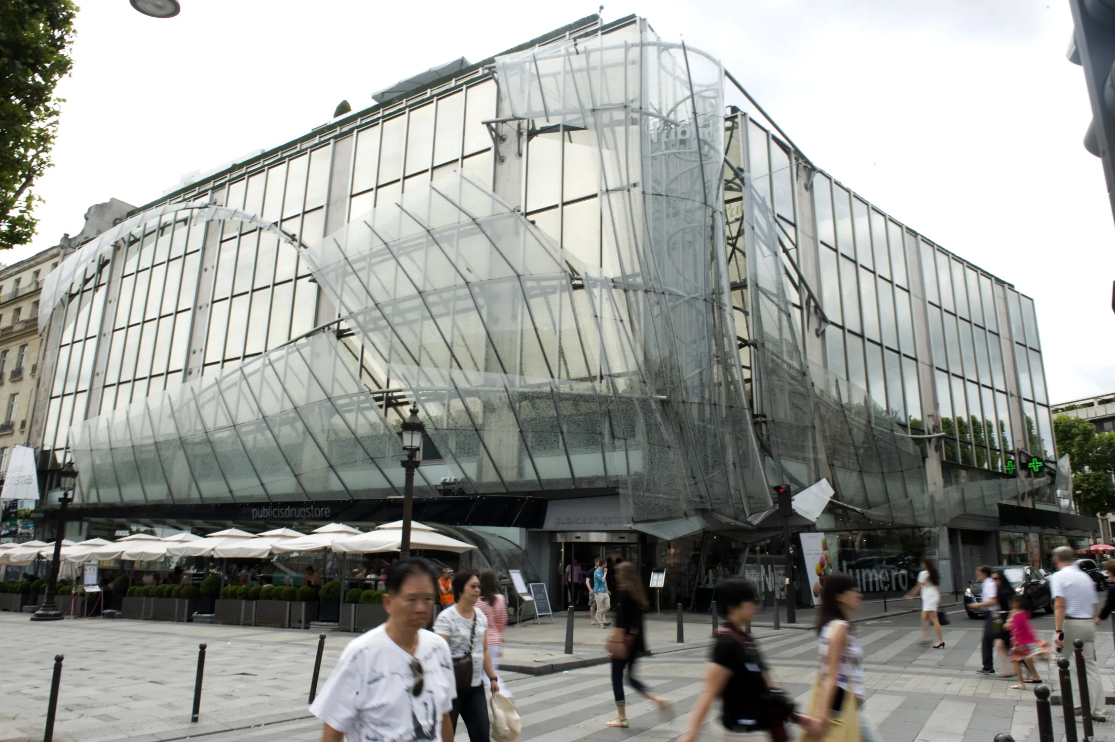 Pedestrians walk past the Publicis Groupe SA headquarters in Paris, France, on Sunday, July 28, 2013. Publicis Groupe SA and Omnicom Group Inc. agreed to merge in an all-stock transaction to create the world's largest advertising company with $23 billion in revenue, toppling market leader WPP Plc.