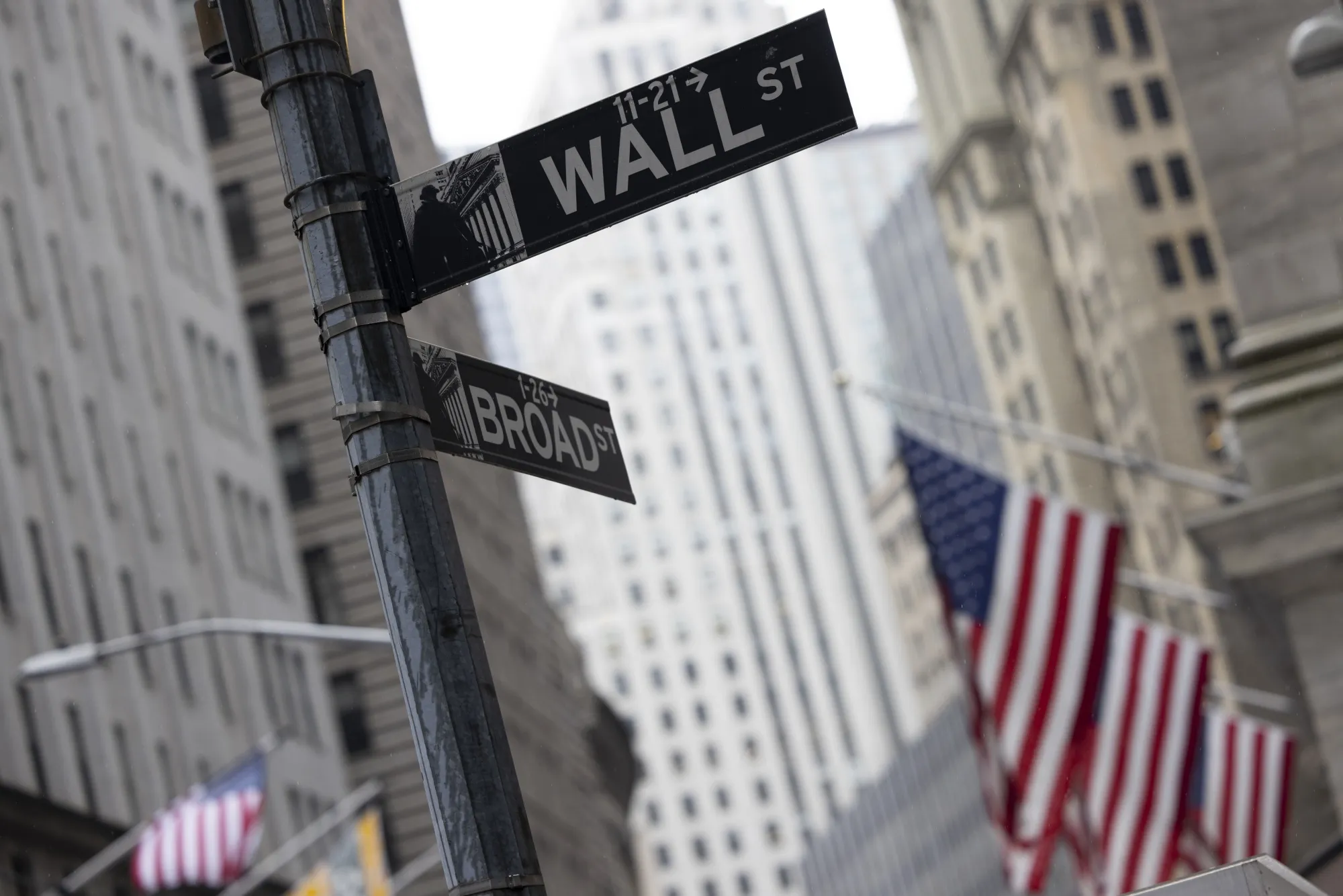 Stocks Whipsaw as Banks Remain Lower After Yellen