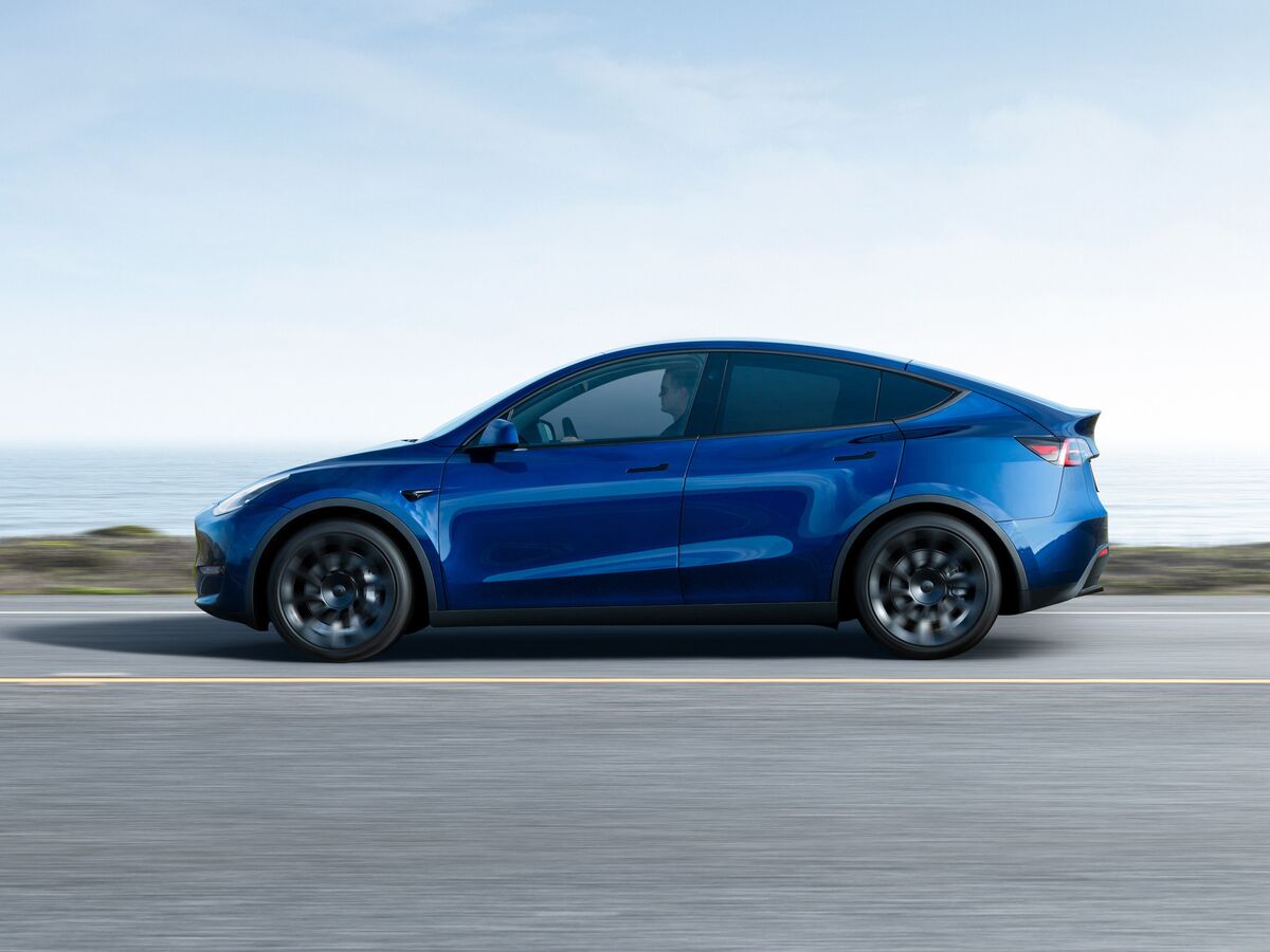 Tesla Discounts Threaten to Drag Rivals Into EV Price War