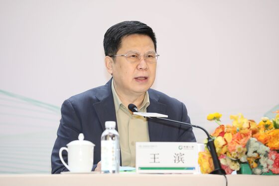 China Life Insurance’s Chairman Faces Probe by Anti-Graft Watchdog