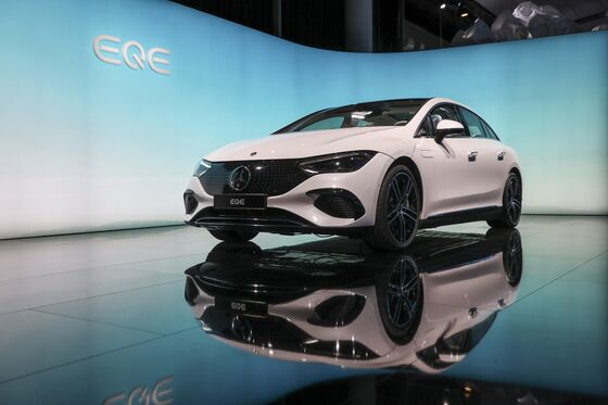 Mercedes-Benz Plans $8.2 Billion European Battery Venture