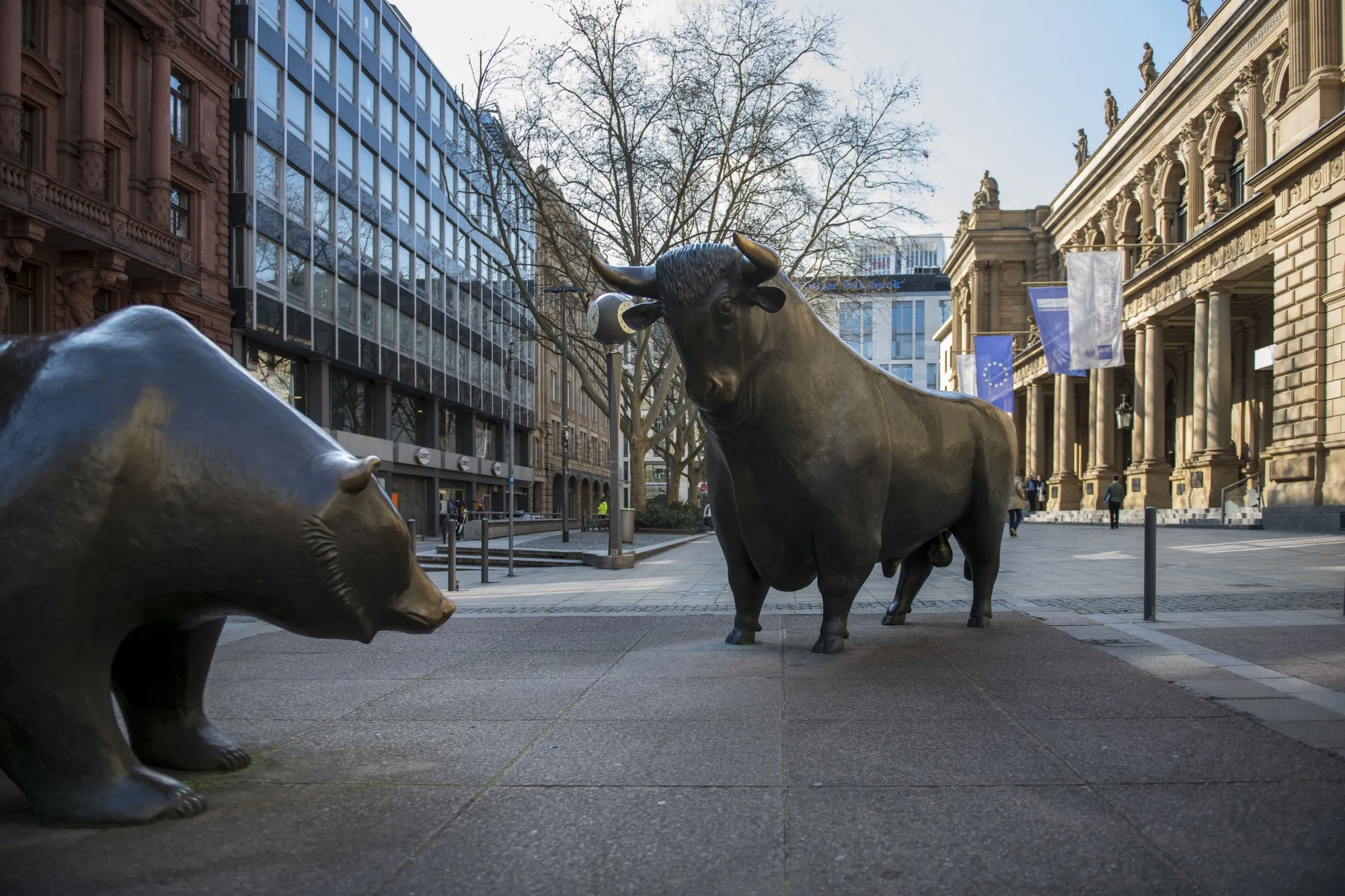 Stock analysts are riding with the bull despite rumblings from the bear.