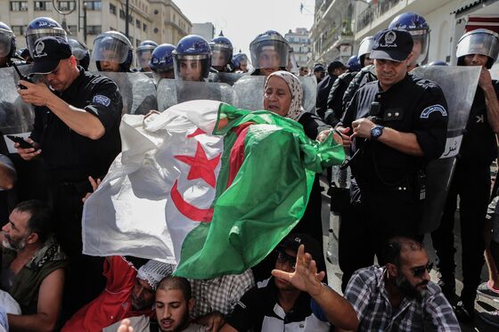 In New Snub to Protests, Algeria Cabinet Passes Energy Law