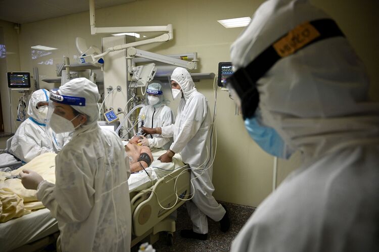 TOPSHOT-BULGARIA-VIRUS-HEALTH-HOSPITAL