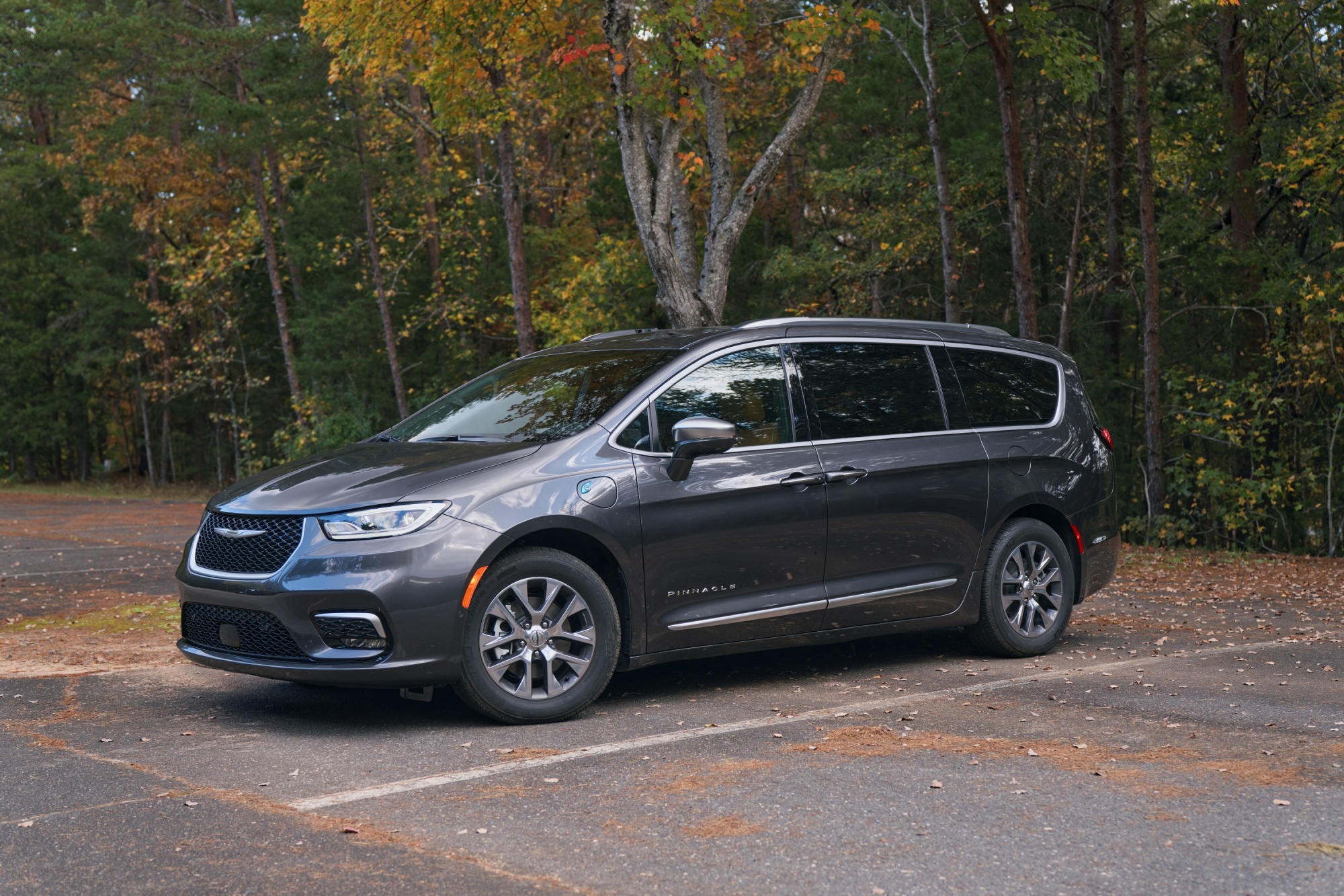 the-chrysler-pacifica-hybrid-is-the-only-minivan-eligible-for-us-tax