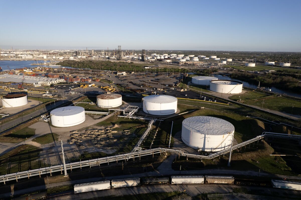 Oil Prices Surge Amid US Blockade of Hormuz After Failed US-Iran Talks