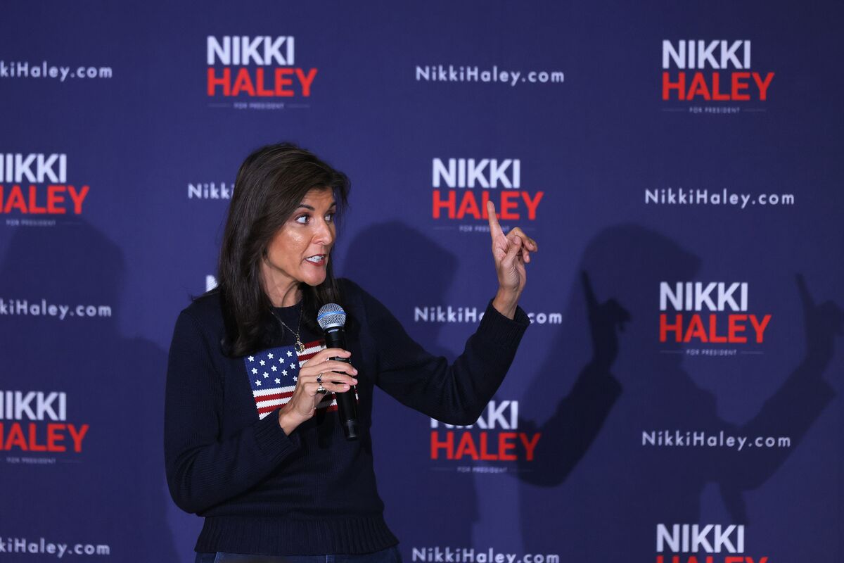Haley, DeSantis Boost Ad Spending in Iowa Ahead of Republican Primary