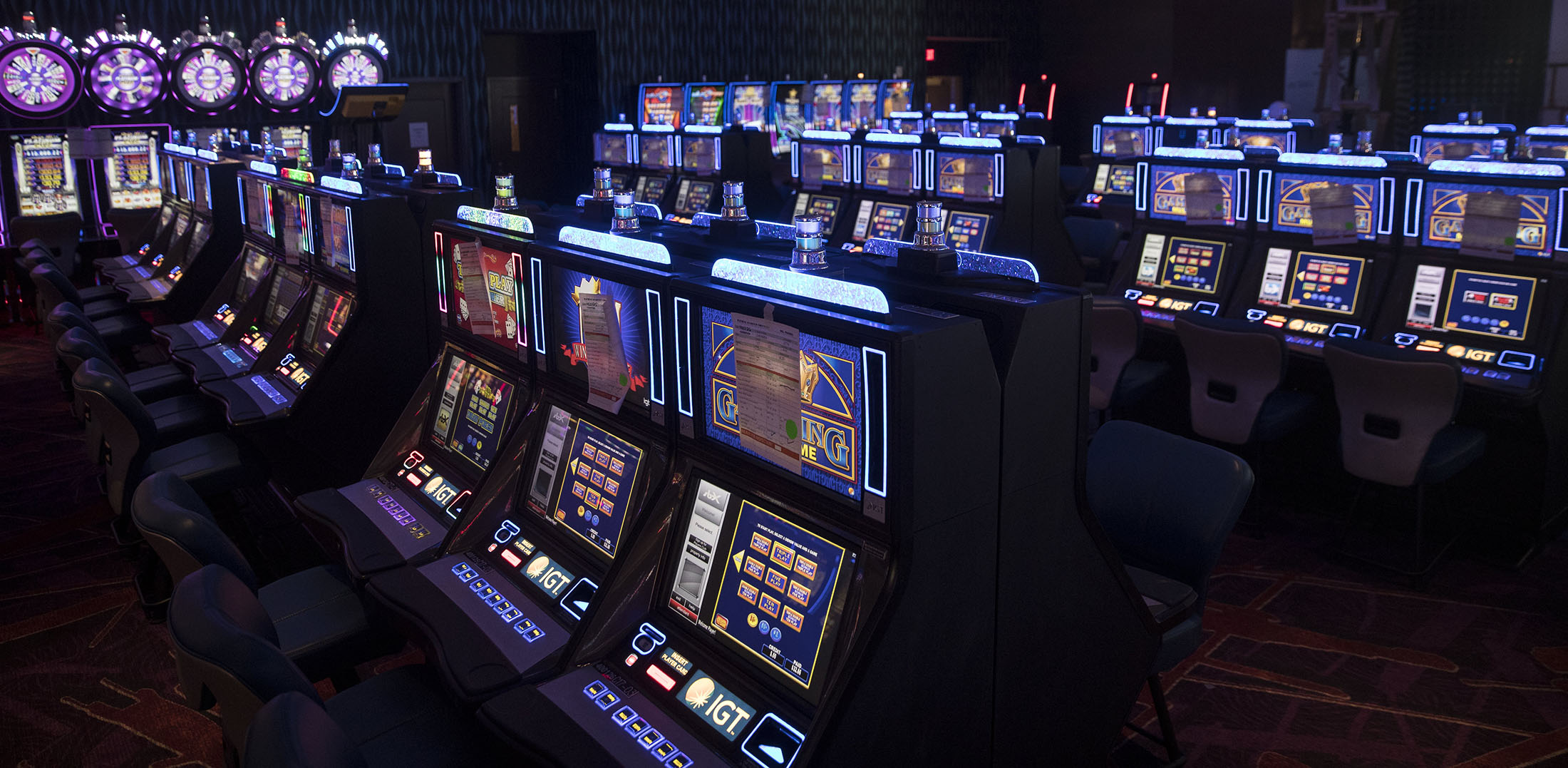 Play virtual slot machines