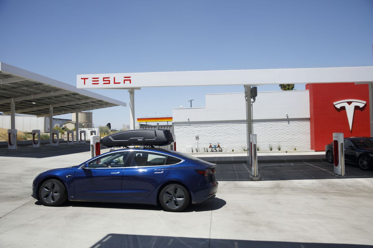 Tesla Offers Months of Free FastCharging to Move Inventory of Model 3